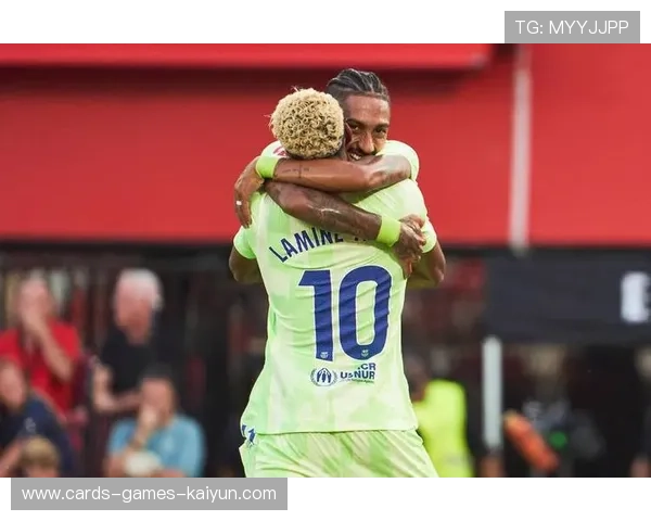 拉菲尼亚脚后跟妙传完成巴萨绝杀